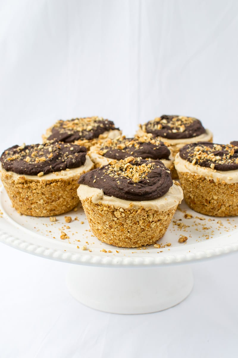 mini vegan peanut butter pies with pretzel crust and dark chocolate ganache | Appetites Anonymous